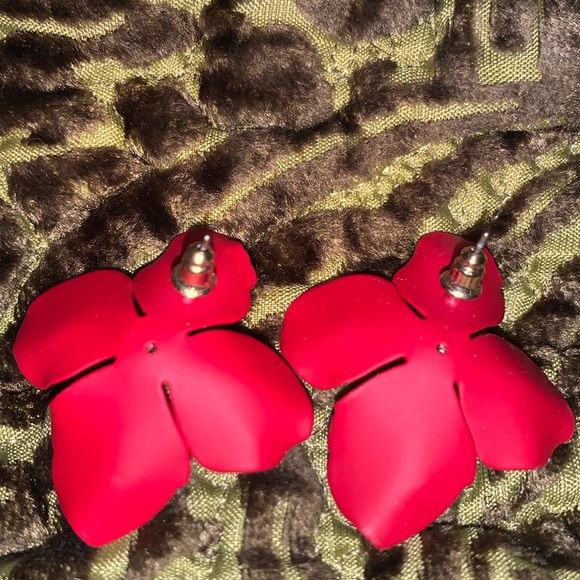 Red flower earrings - Picture 3 of 5